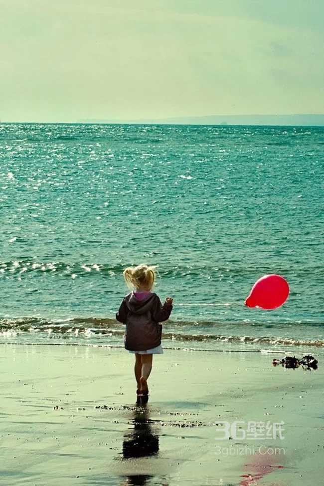 海边拿着红气球的可爱小女孩手机壁纸1
