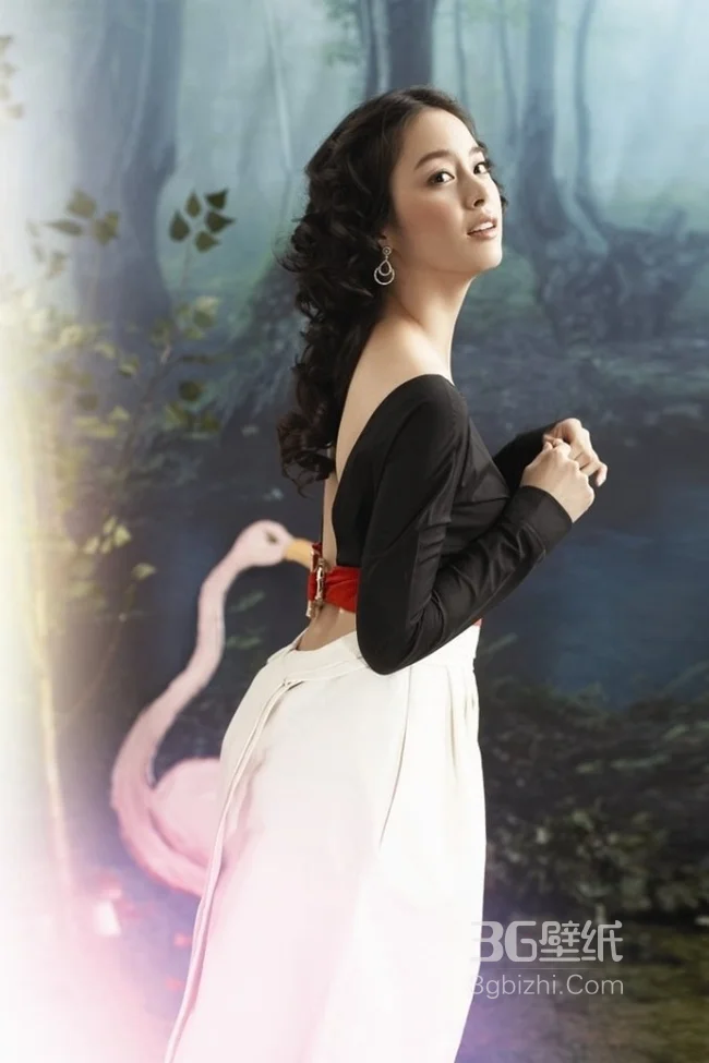 很有意境的一张美女手机壁纸1