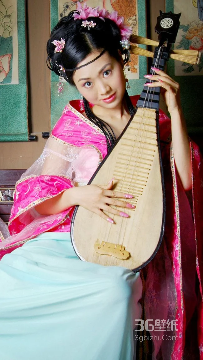 弹着琵琶的古典美女手机壁纸1