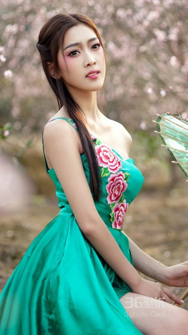 桃园里的古典美女手机壁纸1