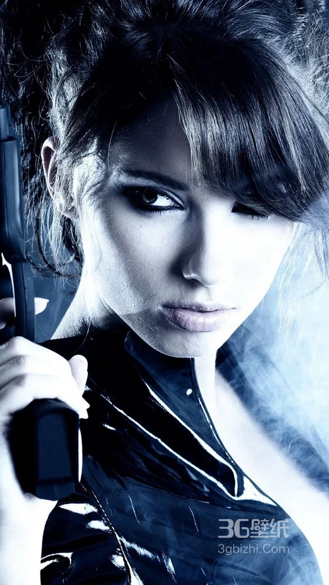 拿着手枪的霸气欧美美女1