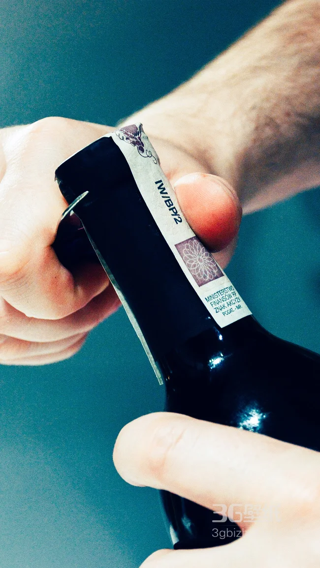 手开美味葡萄酒手机壁纸图片1