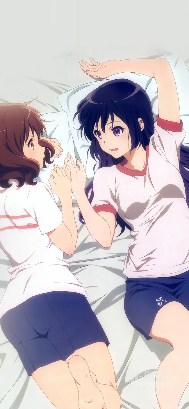 床上的2个动漫少女手机背景图片1