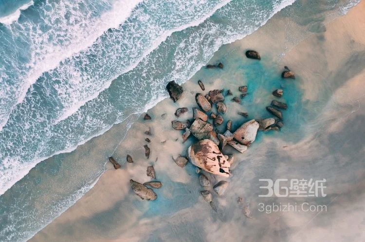 蔚蓝的大海沙滩，上帝视角的海滩图片3