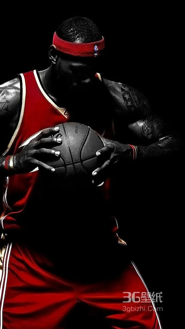 篮球明星“勒布朗詹姆斯”双手握球酷帅手机壁纸1