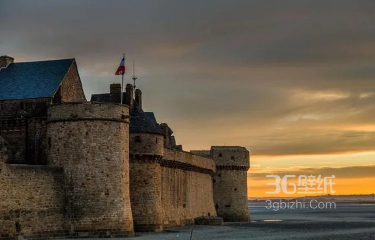 夜色里的中世纪古堡圣米歇尔山城堡图片4