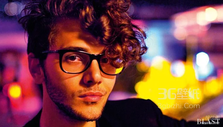 欧美帅哥街拍图片，酷帅的样子很有范2