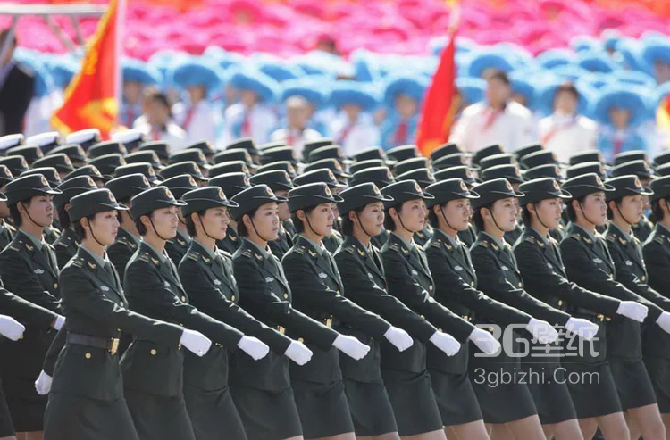 祖国60周年英姿飒爽的女兵方队7