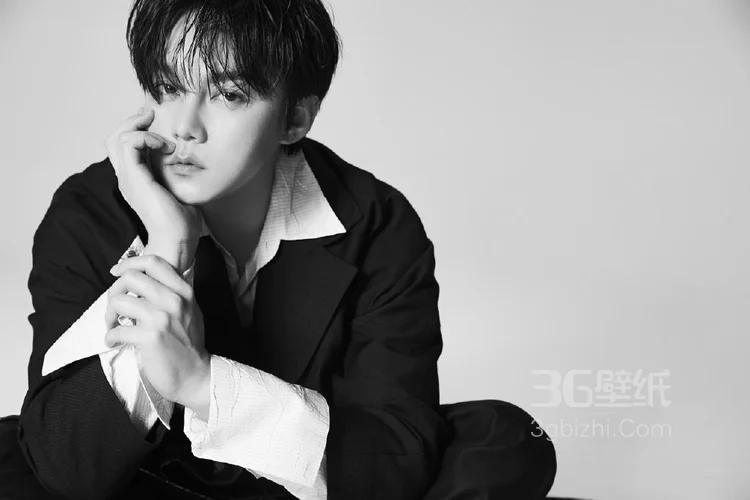 “一剪梅”尹正化身慵懒男神，黑衣黑裤黑鞋一黑到底2