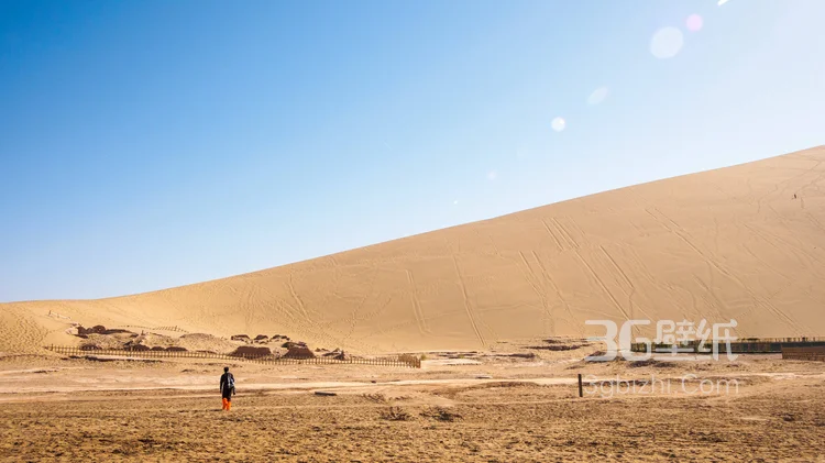 沙漠绿洲敦煌的月牙泉风景图片3