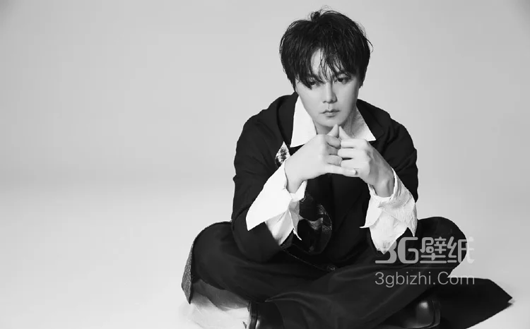 “一剪梅”尹正化身慵懒男神，黑衣黑裤黑鞋一黑到底6