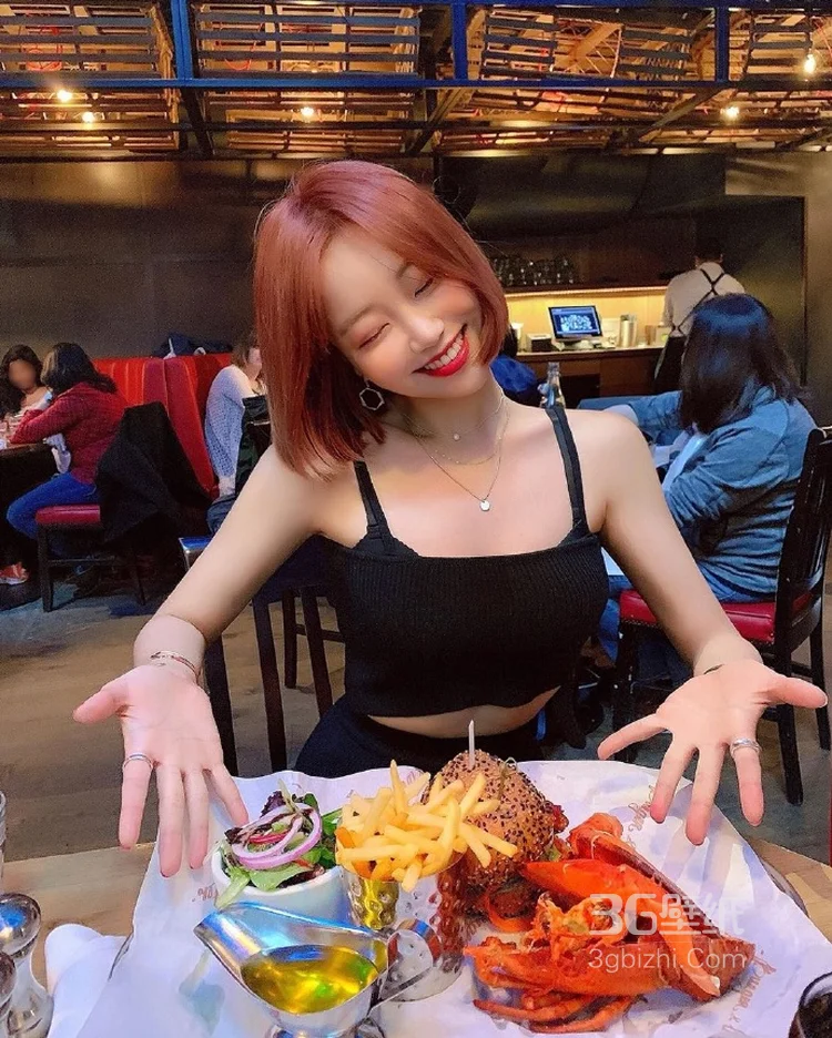 美女和美食合拍的正确姿势2