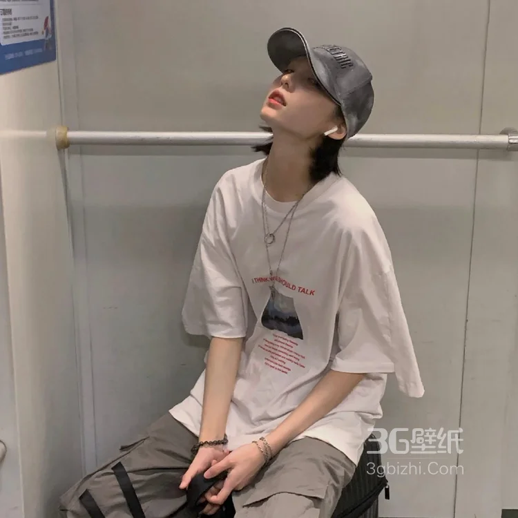 冷艳烟熏妆非主流美女图片，可做头像。8