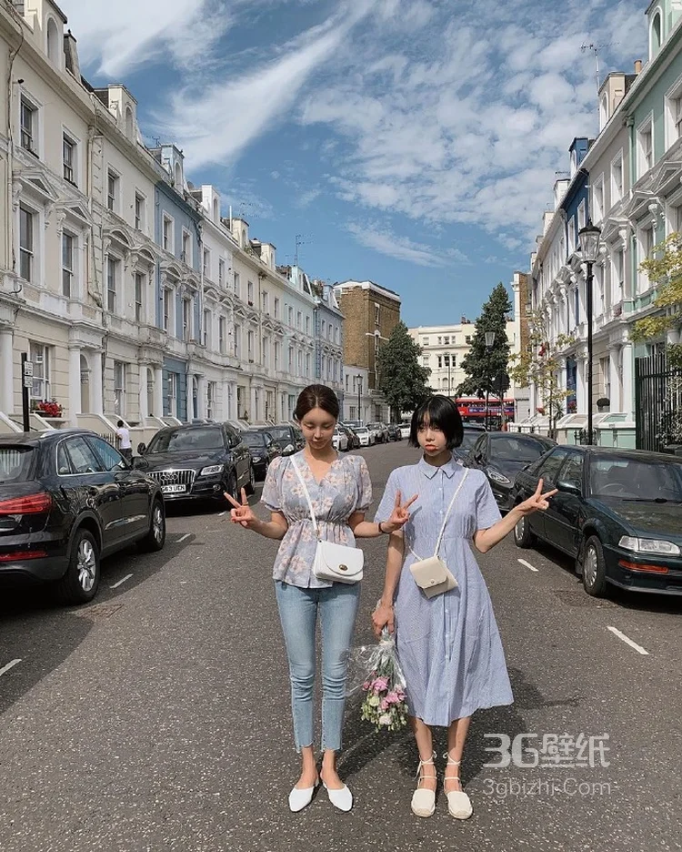 美女与闺蜜同游法国的旅行风景图片随拍5