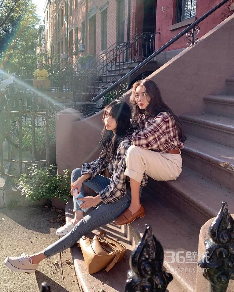 美女与闺蜜同游法国的旅行风景图片随拍1