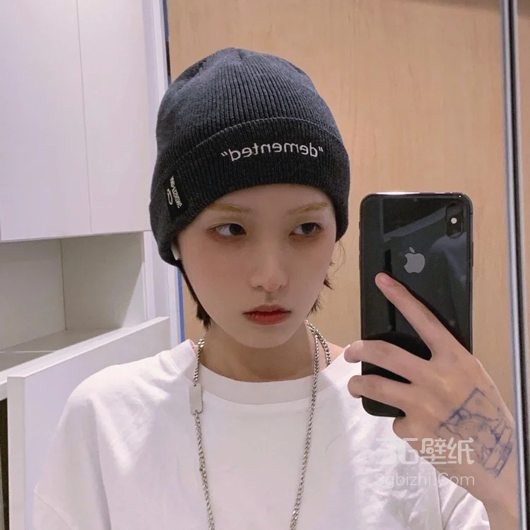 冷艳烟熏妆非主流美女图片，可做头像。2