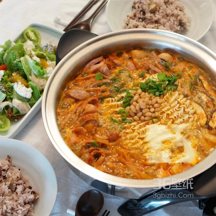 一人份韩式套餐鸡肉宽粉，泡菜，火腿，紫苏，辣椒等美食3