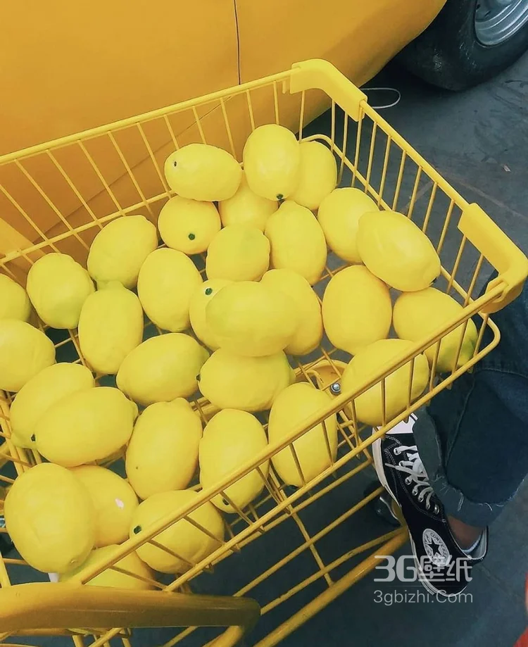 柠檬，蛋挞，蛋糕，薯条的黄色调美食图片2