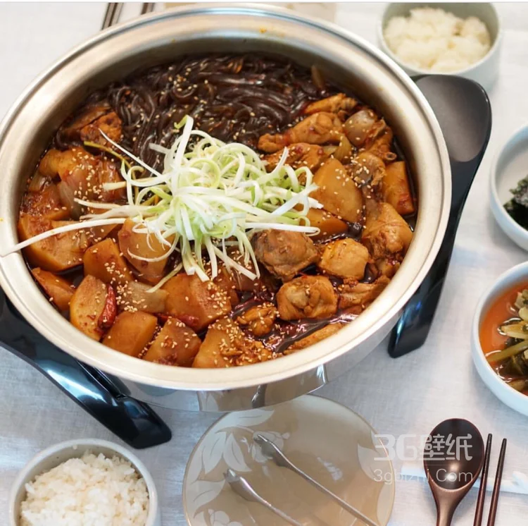 一人份韩式套餐鸡肉宽粉，泡菜，火腿，紫苏，辣椒等美食2