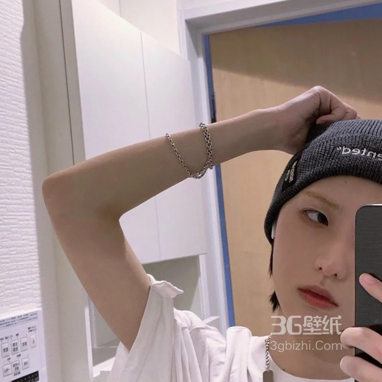 冷艳烟熏妆非主流美女图片，可做头像。3