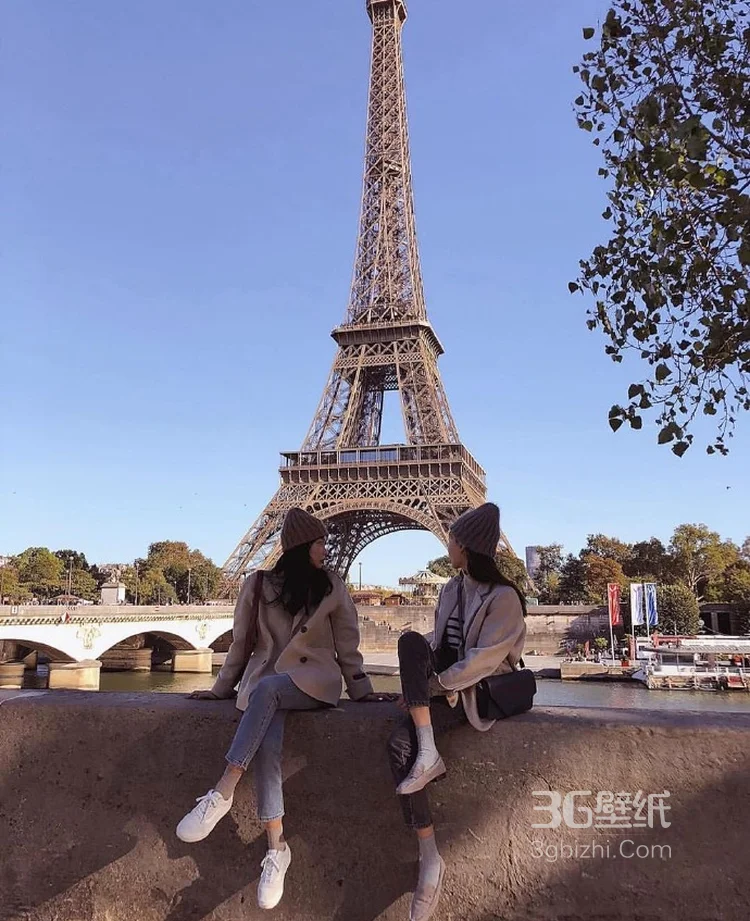 美女与闺蜜同游法国的旅行风景图片随拍6