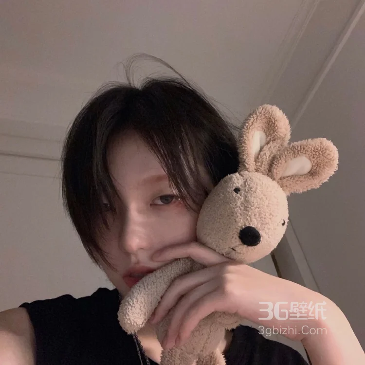 冷艳烟熏妆非主流美女图片，可做头像。5