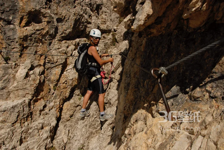 要技术，更需要胆识的高空攀岩运动图片大全7