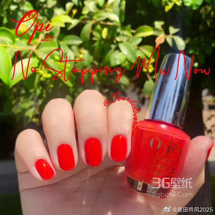 最简单的蓝色和红色亮粉美甲图片2