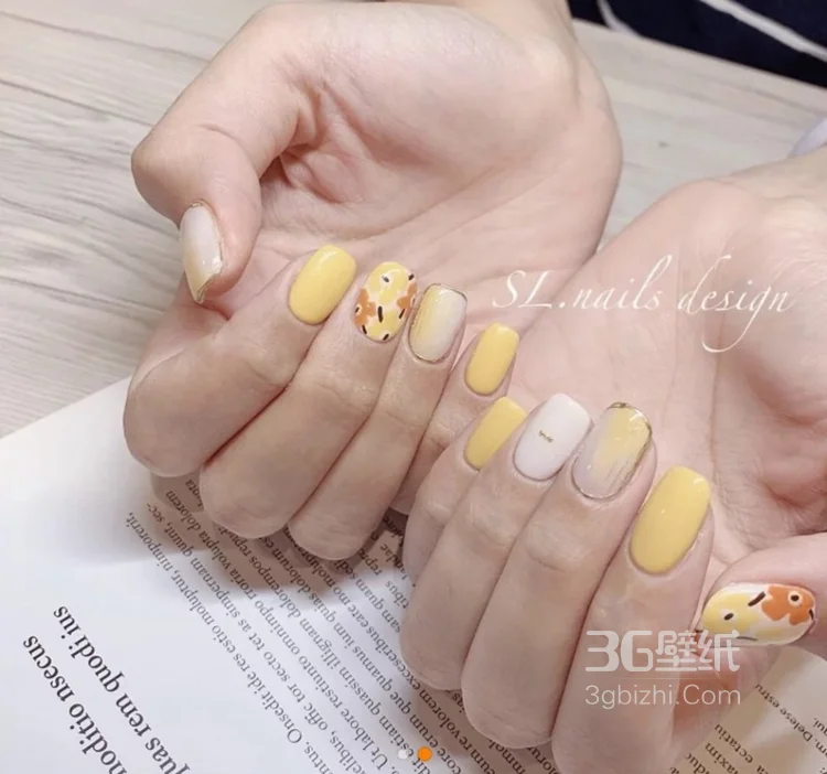 纯色彩绘比较简约的美甲图片大全5