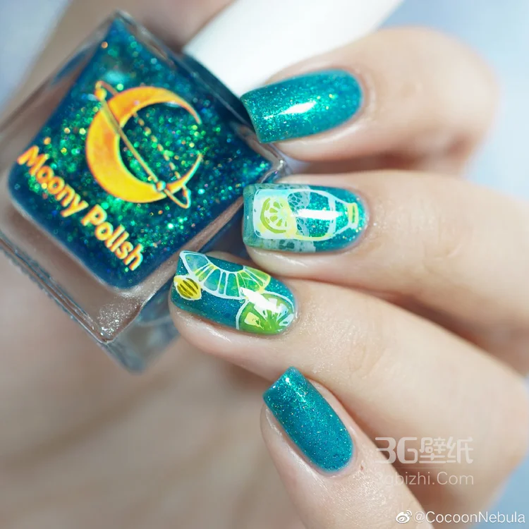 青色手绘，个性比较有创意的女生美甲图片2