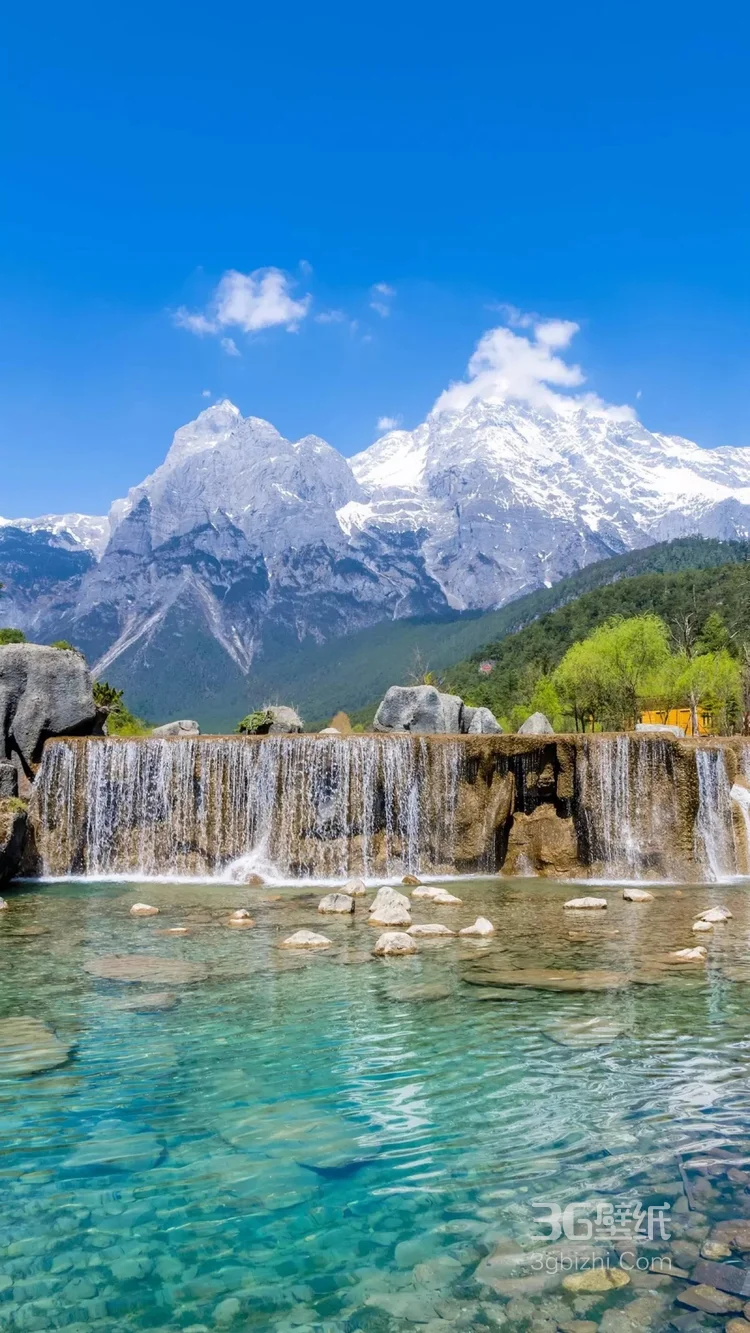 碧绿蓝天，清澈湖水 黄色麦田 犹如走入画中的风景图片5