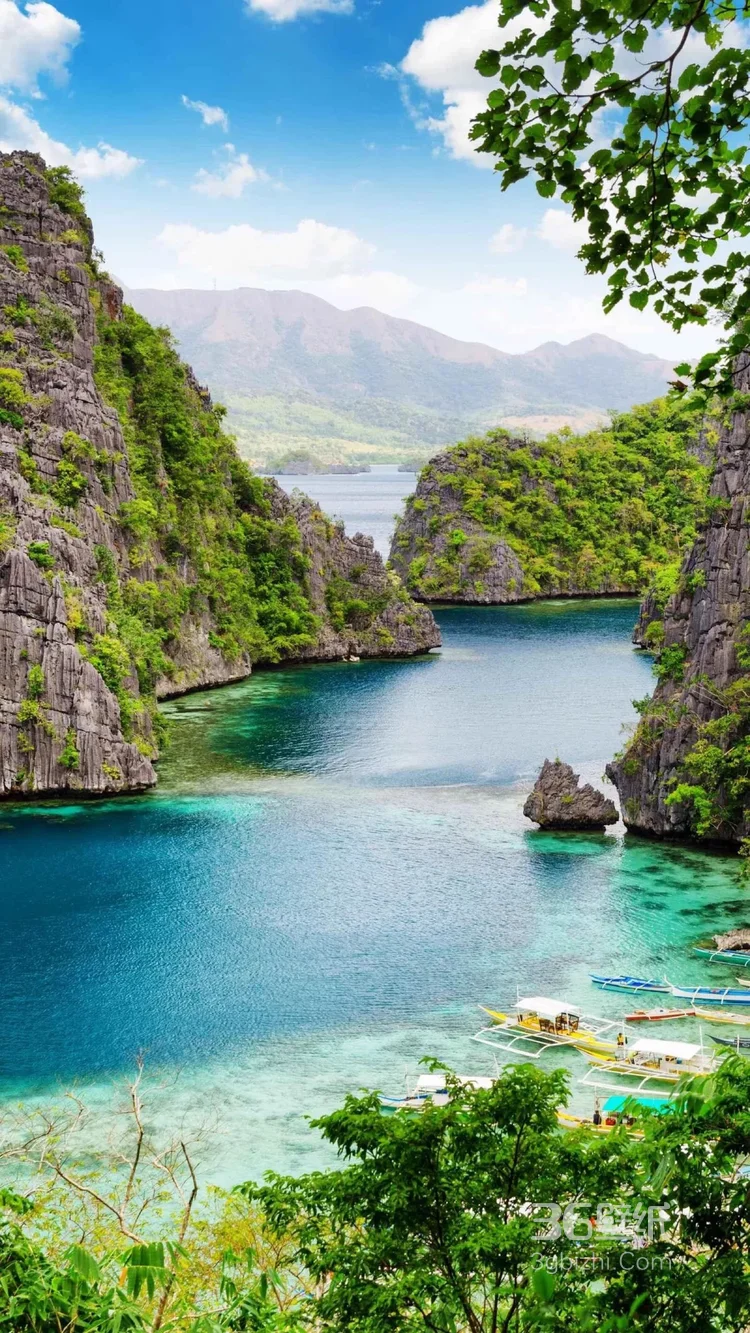 碧绿蓝天，清澈湖水 黄色麦田 犹如走入画中的风景图片3