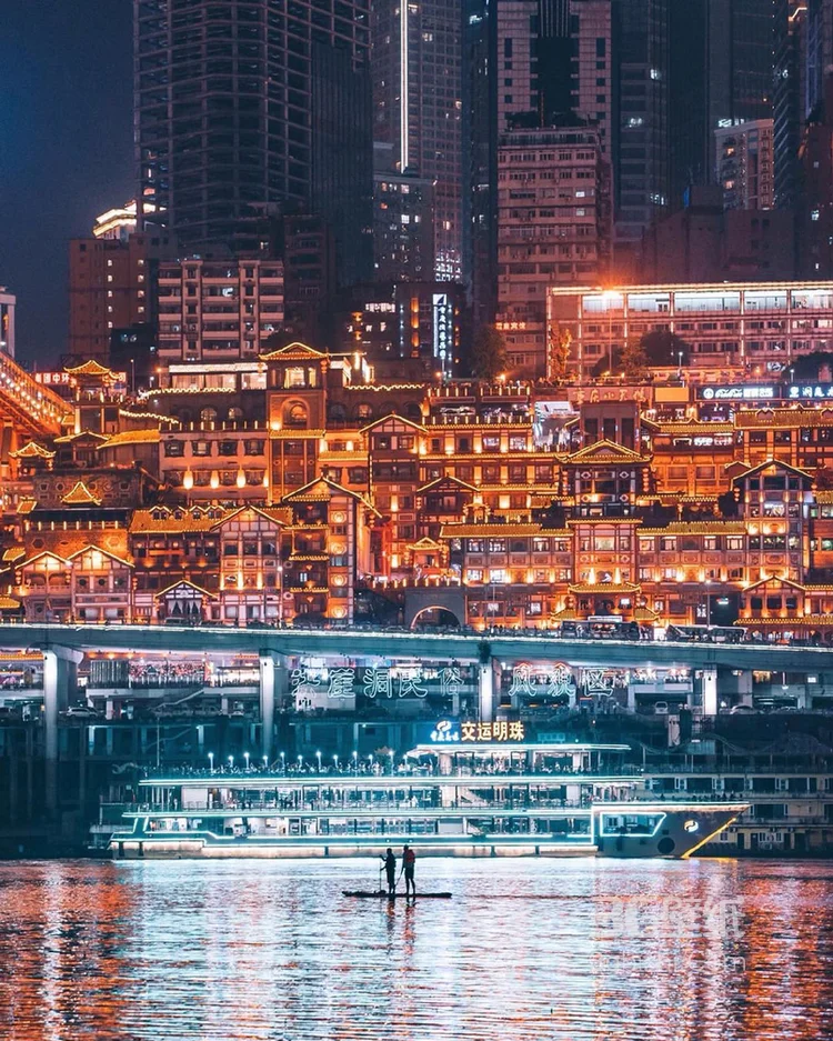 重庆城市夜景图片，五光十色的光影营造出最美的重庆夜色8