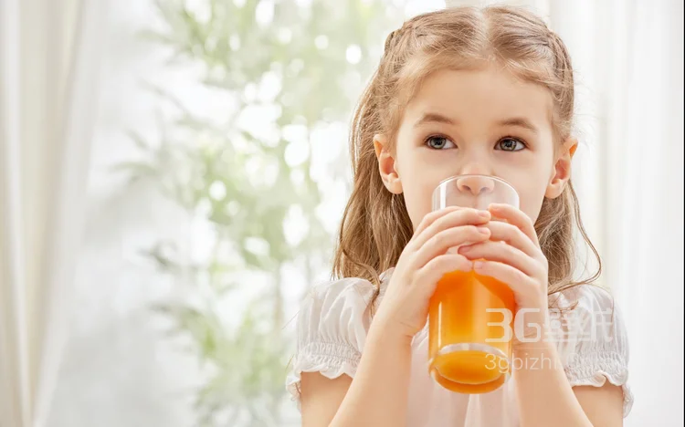 欧美可爱的小女孩户外唯美高清图片5