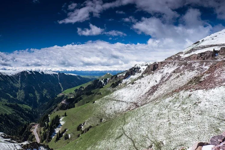 “纵贯天山脊梁的景观大道”天山独库公路唯美景色图片2