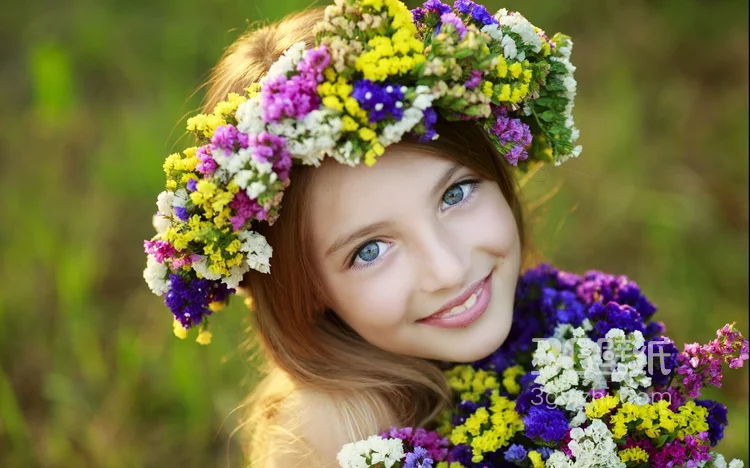 欧美可爱的小女孩户外唯美高清图片3