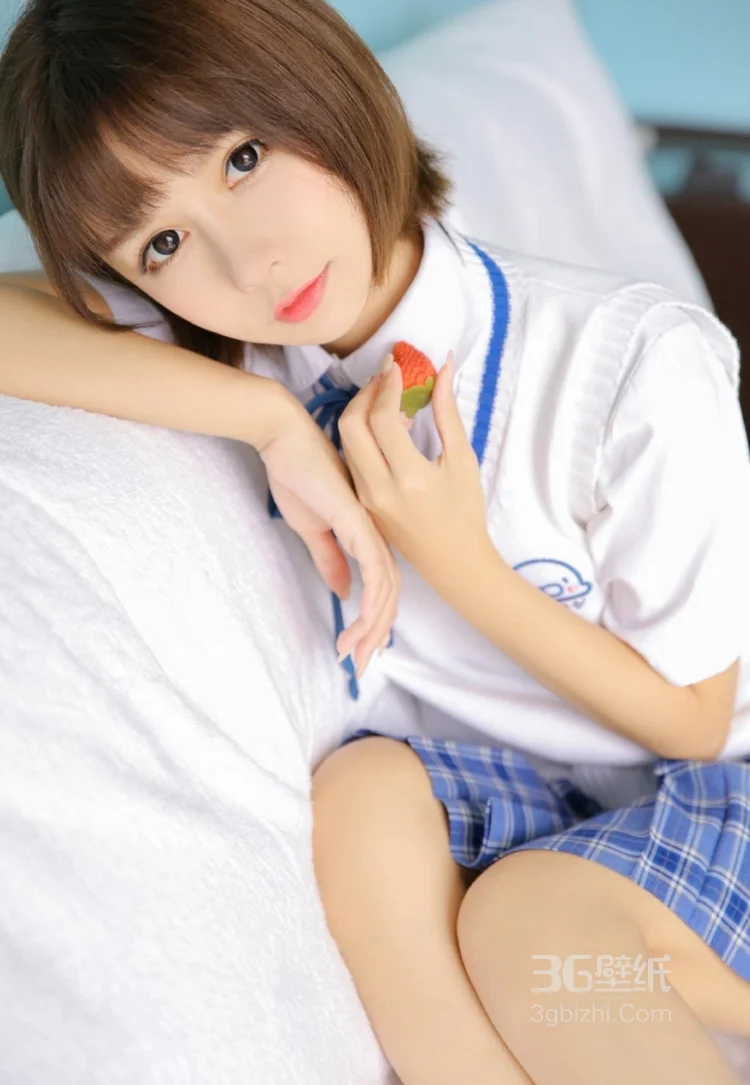 短发 学生妹子 制服 短裙 丝袜，极品美少女同学的私房写真15