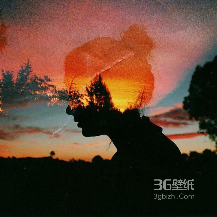 投影下的超大女人头像，融合在大自然的怀抱里，唯美梦幻6