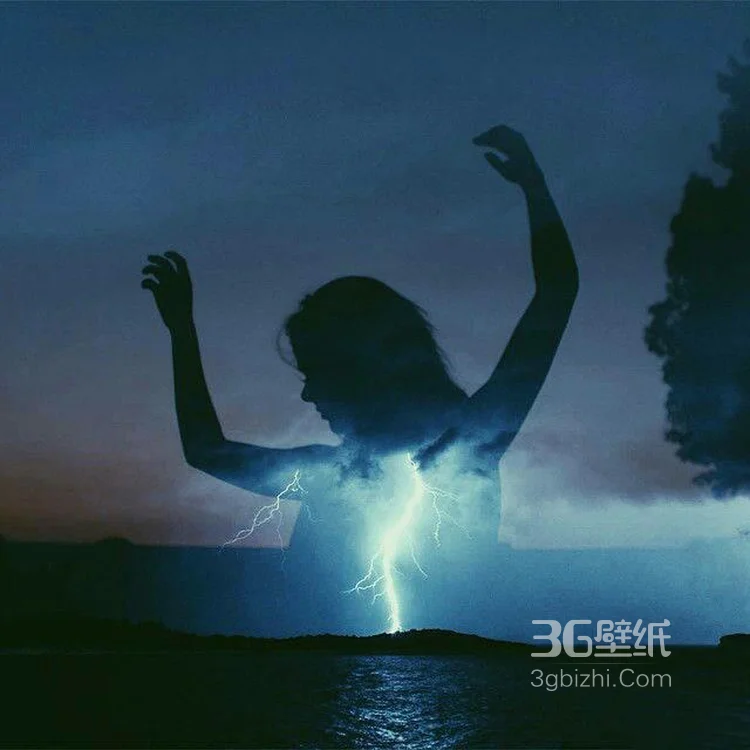 投影下的超大女人头像，融合在大自然的怀抱里，唯美梦幻7