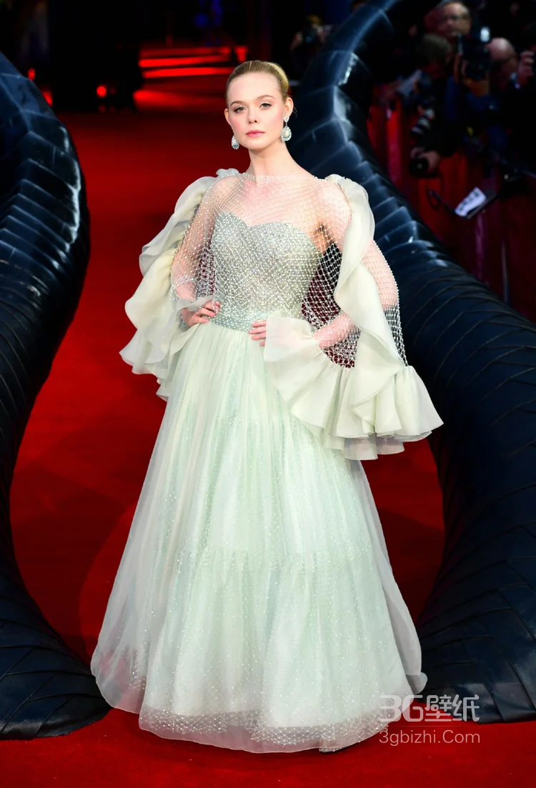 艾丽·范宁超美亮相《沉睡魔咒2》伦敦首映礼图片集5