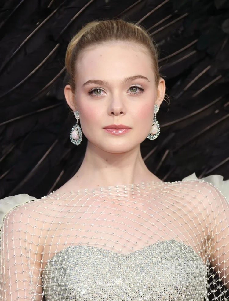 艾丽·范宁超美亮相《沉睡魔咒2》伦敦首映礼图片集4