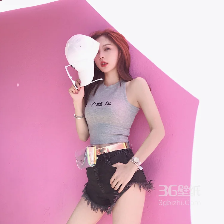 小姐姐的衣服上写着小姐姐，高挑苗条短裤美女可爱写真2