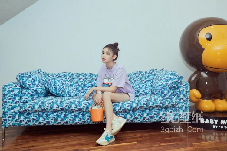 林允绿洲晒清新居家美照，并发文称突然降温的北京太冷了2