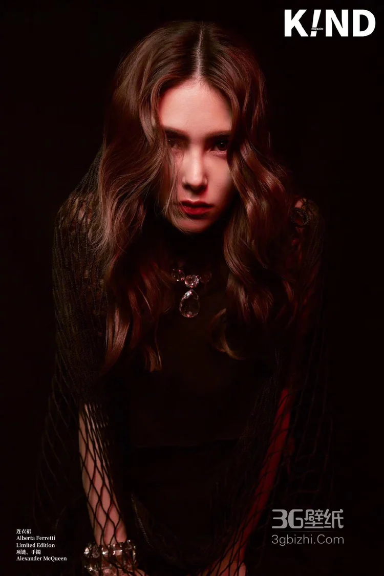 昆凌化身人鱼酷美时尚杂志写真图片4