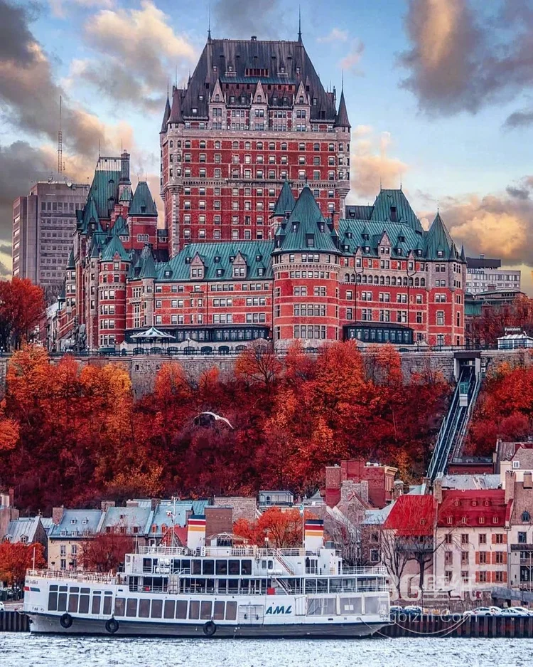加拿大魁北克的秋日景色，入目皆是满眼的红色枫叶7