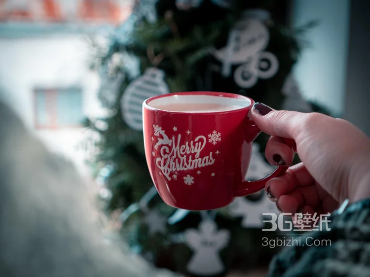 咖啡图片，手捧咖啡的美女唯美画风图片4