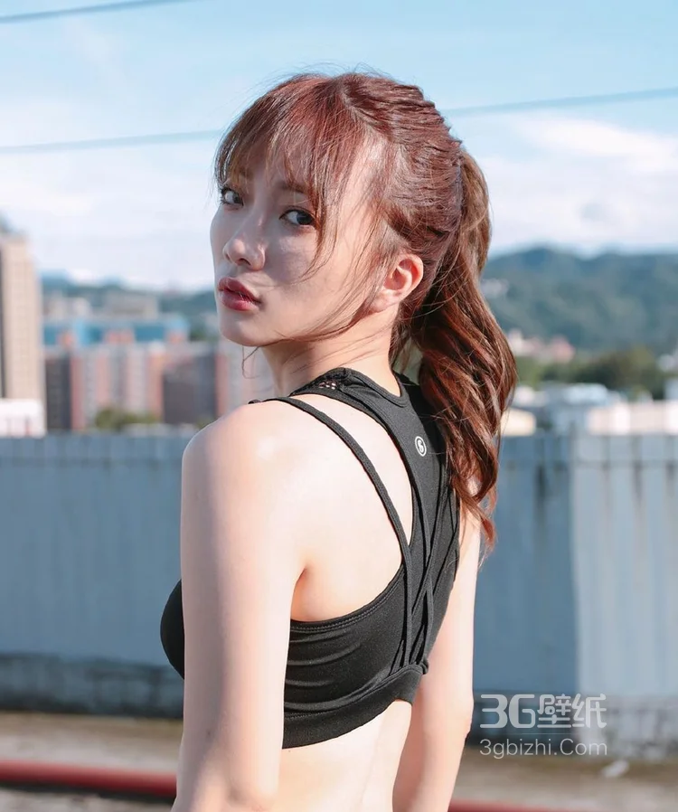 运动风美女，身材好不是没有原因的，哎呀，起来走走3