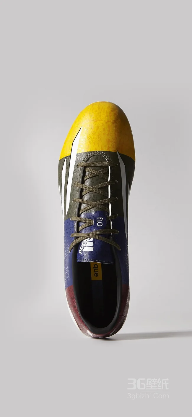 阿迪达斯黄头的足球鞋壁纸1