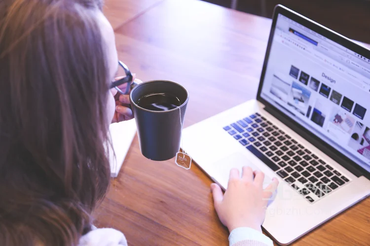 唯美静物黑色的咖啡杯和香浓的咖啡图片2