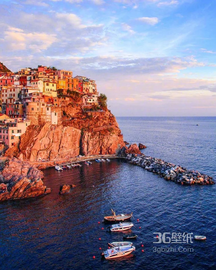 意大利沿海小镇，悬崖上的马纳罗拉唯美摄影图片9